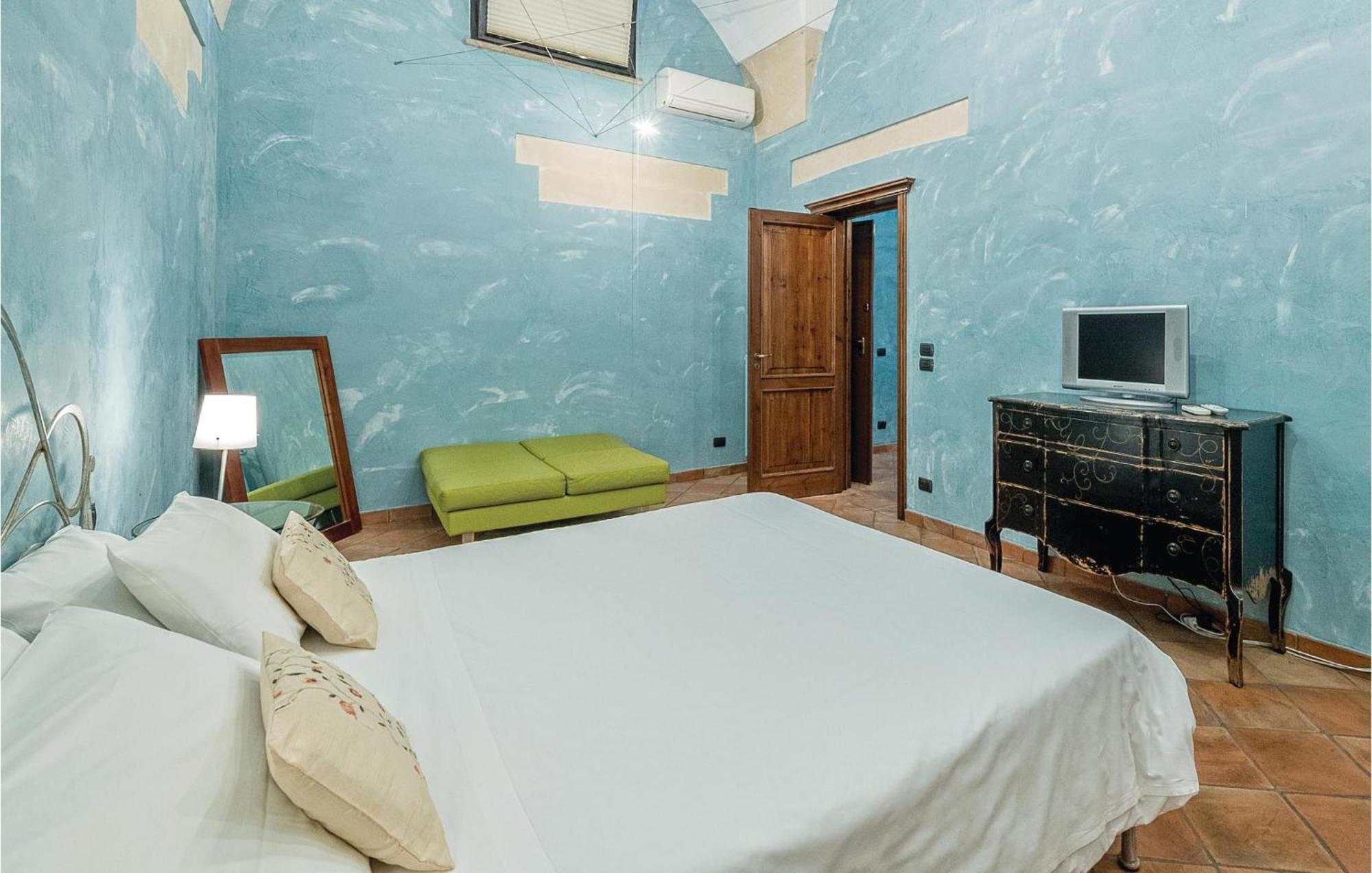 1 Bedroom Awesome Apartment In Lecce Le Dış mekan fotoğraf